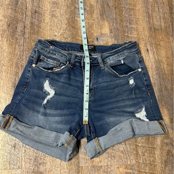 JUDY BLUE Shorts Womens Large Mid Rise Cuffed Blue Denim Distressed Ripped 29x4 - Picture 6 of 8